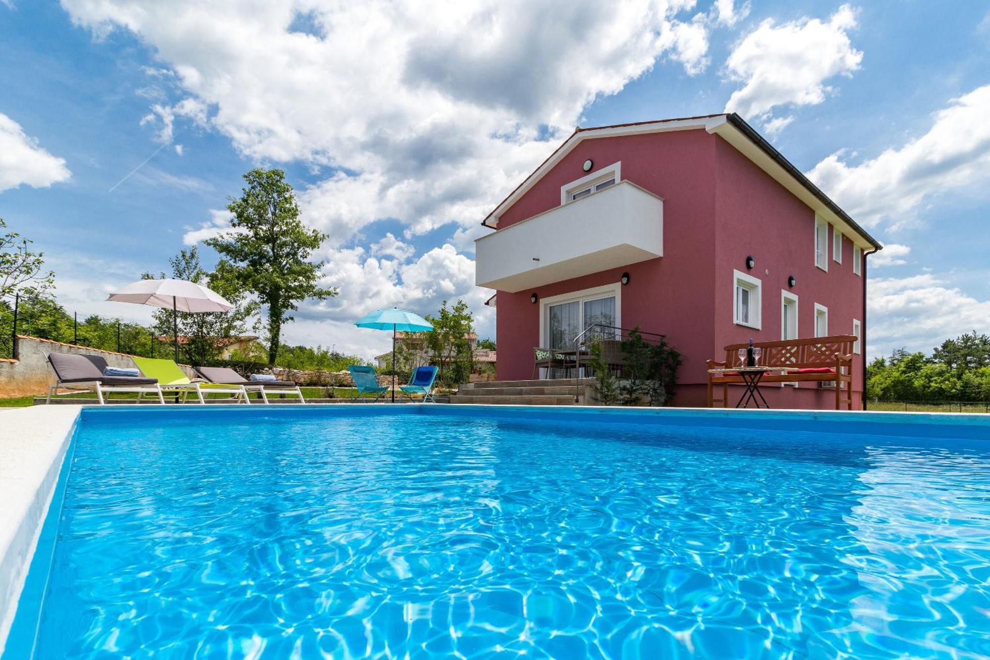 Villa May Tinjan Kültér fotó
